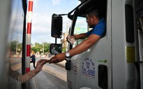 Trạm thu phí tuyến tránh Biên Hòa kẹt xe vì tiền lẻ