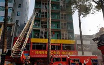 Giải cứu 19 người trong khách sạn bị cháy ở trung tâm TP.HCM