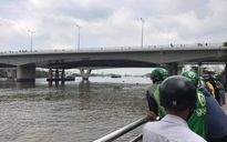 TP.HCM: Để lại xe máy trên cầu, một người nhảy xuống sông Sài Gòn mất tích
