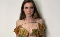 Cô gái gây sốt khi mặc 'chiếc váy mùa thu' sexy được làm từ lá cây
