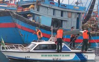 Đà Nẵng: Ngư dân kéo lưới bất ngờ trúng 30 quả mìn