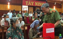 Đại tướng Tô Lâm thăm và tặng hơn 400 phần quà tết tại Tây Ninh