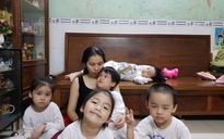 Người mẹ sinh 5 duy nhất ở Việt Nam: ‘Nhiều khi tôi stress muốn buông xuôi!’