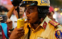 Dân nhậu Sài Gòn 'quậy tưng' đường phố: Nói bị ép uống, bắt CSGT thổi nồng độ
