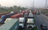 Giao thông TP.HCM 24 tháng Chạp: Xa lộ Hà Nội lại kẹt xe từ sáng sớm
