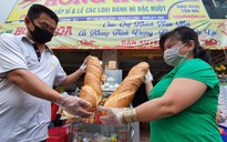 Vợ chồng Sài Gòn làm ổ bánh mì 'khổng lồ' mừng Google tôn vinh bánh mì Việt