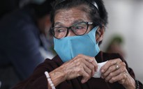 Chia tay Sài Gòn về quê vì Covid-19: Cụ bà 81 tuổi bật khóc, không dám hẹn trở lại