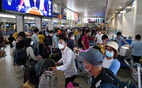 20 tháng Chạp, sân bay Tân Sơn Nhất 'đông không tưởng' người về quê ăn Tết