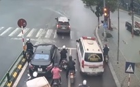 'Ô tô vượt đèn đỏ' nhường đường xe cấp cứu bị phạt nguội: CSGT phạt lỗi gì?