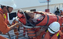 Cứu ngư dân bị chấn thương cột sống ở Hoàng Sa