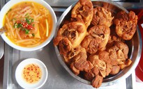 Lạ lùng bánh canh 1 giờ độc nhất ở Sài Gòn