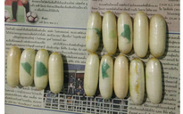 Nuốt 1,3kg cocaine để đưa lậu vào Thái Lan nhưng không thoát