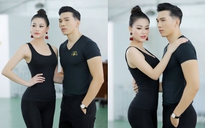 Phương Khánh tập luyện ở nhà kho trước giờ thi 'Hoa hậu Trái đất'