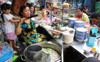 Người Sài Gòn ăn một tô no cả ngày ở quán chị Út bán mỗi ngày một món