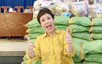 Việt Hương tặng 1 tấn gạo đến các nghệ sĩ khó khăn trong mùa dịch