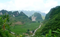 Khám phá Cao Bằng: Ngất ngây núi Thủng 'độc nhất vô nhị'