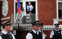 Lối thoát cho 'người hùng' WikiLeaks