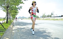 Showbiz với thể thao: Á hậu Hoàng My chạy bộ 21 km