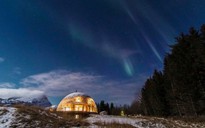 Vợ chồng xây nhà kính độc đáo ở vòng Bắc Cực cho con chơi
