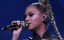 Mặc cho tai bị chảy máu, Beyonce vẫn biểu diễn hết mình trên sân khấu