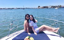 Chị em Jennifer Phạm thả dáng với bikini trên du thuyền