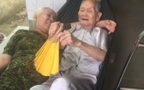 Bật khóc trước clip mẹ già 105 tuổi nhắn con gái: 'Về với má! Má nhớ con'