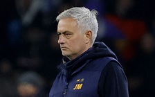 Đội bóng của HLV Mourinho rơi khỏi tốp 4 Serie A