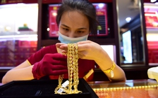 Mua vàng hay gửi tiết kiệm?