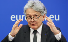 EU cần tàu sân bay và lá chắn tên lửa