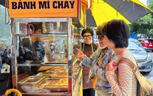 Bánh mì chay có 'sườn khìa' lạ miệng: Chị chủ xinh đẹp kiêm thợ trang điểm