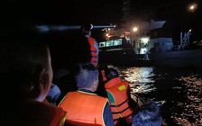Tàu Cảnh sát biển đang đưa ngư dân của 2 tàu cá bị chìm vào bờ