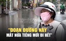 Đoạn đường ngập như sông ở TP.HCM: Cứ ra ngoài là phải mang ủng