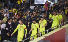 HLV đội Malaysia kêu gọi học trò không chán nản sau khi 'trở lại mặt đất'