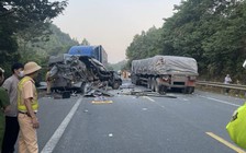 Xe khách tông liên hoàn vào 2 xe đầu kéo, 15 người thương vong