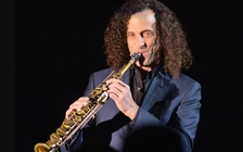 Kenny G tặng kèn cho dự án thiện nguyện tại Việt Nam