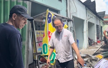 Xe container tông nát loạt ki ốt trên QL1: 2 thầy trò thoát chết trong gang tấc