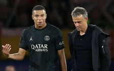 Mbappe lập hat-trick đưa PSG lên đầu bảng, HLV Luis Enrique vẫn không hài lòng