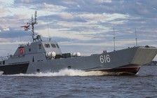 Xem xuồng tự sát Ukraine tấn công tàu đổ bộ Nga ở Crimea