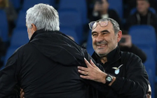 AS Roma hòa thất vọng Lazio, HLV Mourinho và HLV Sarri bất ngờ trở nên thân mật