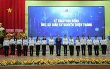 Trường ĐH Trà Vinh trao 1,8 tỉ đồng học bổng cho sinh viên vượt khó