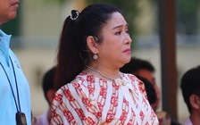 NSƯT Phượng Hằng khóc nghẹn trước cảnh cô bé mồ côi uống nước lã qua cơn đói