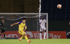 Tuấn Hải lập siêu phẩm sút xa từ 60 m
