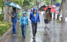 Không khí lạnh tăng cường khiến miền Bắc rét đậm, miền Trung mưa lớn