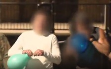 Anh cấm bóng cười, hình phạt có thể tới 2 năm tù