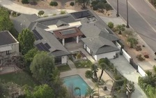 Trúng số độc đắc, thanh niên mua cho cha mẹ ngôi biệt thự 97 tỉ đồng