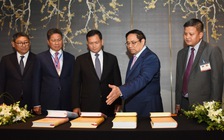 Thủ tướng tặng Thủ tướng Hun Manet sách của Tổng Bí thư Nguyễn Phú Trọng