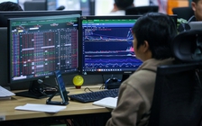 Chứng khoán liên tục giảm, liệu đã đến lúc đầu tư?