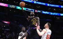 LeBron James cùng Lakers thua đau trong ngày 'khoe' chức vô địch lịch sử