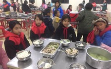 Đề nghị lắp camera giám sát sau vụ học sinh bán trú ăn cơm chan mì tôm