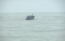 Tìm kiếm 5 ngư dân mất tích sau vụ chìm tàu cá giữa sóng to gió lớn